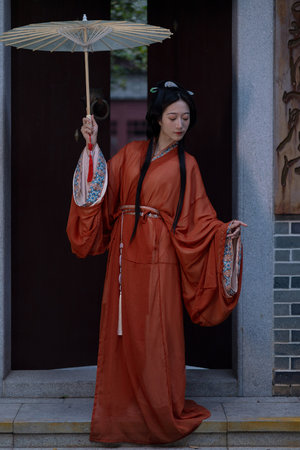  盛意江河，江河不及你